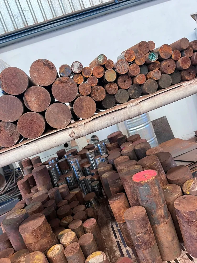 Tarugos de aço maciço prontos para torno e CNC